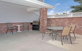 Super 8 By Wyndham Windsor